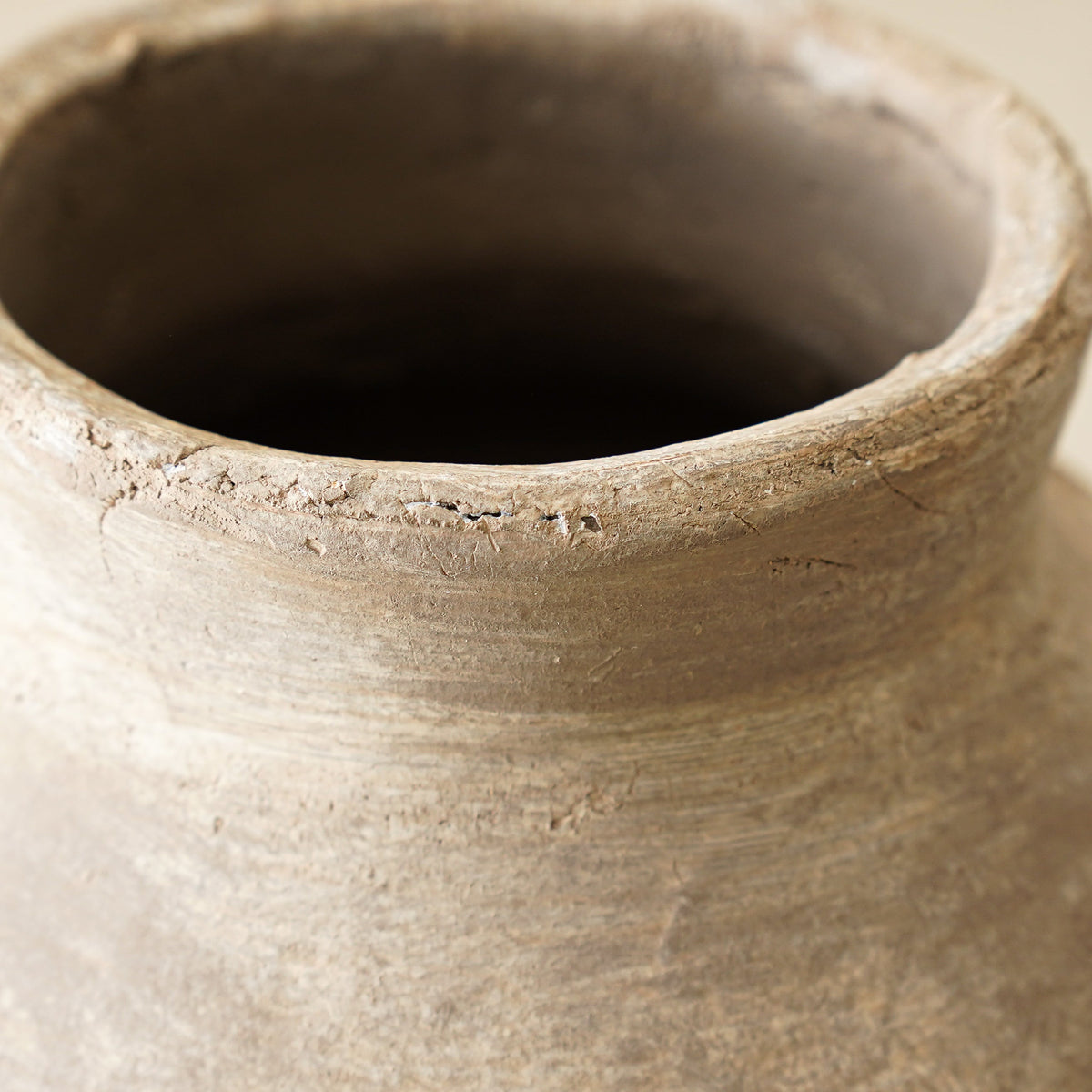 Ava Aged White Terracotta Vase - Stockhute