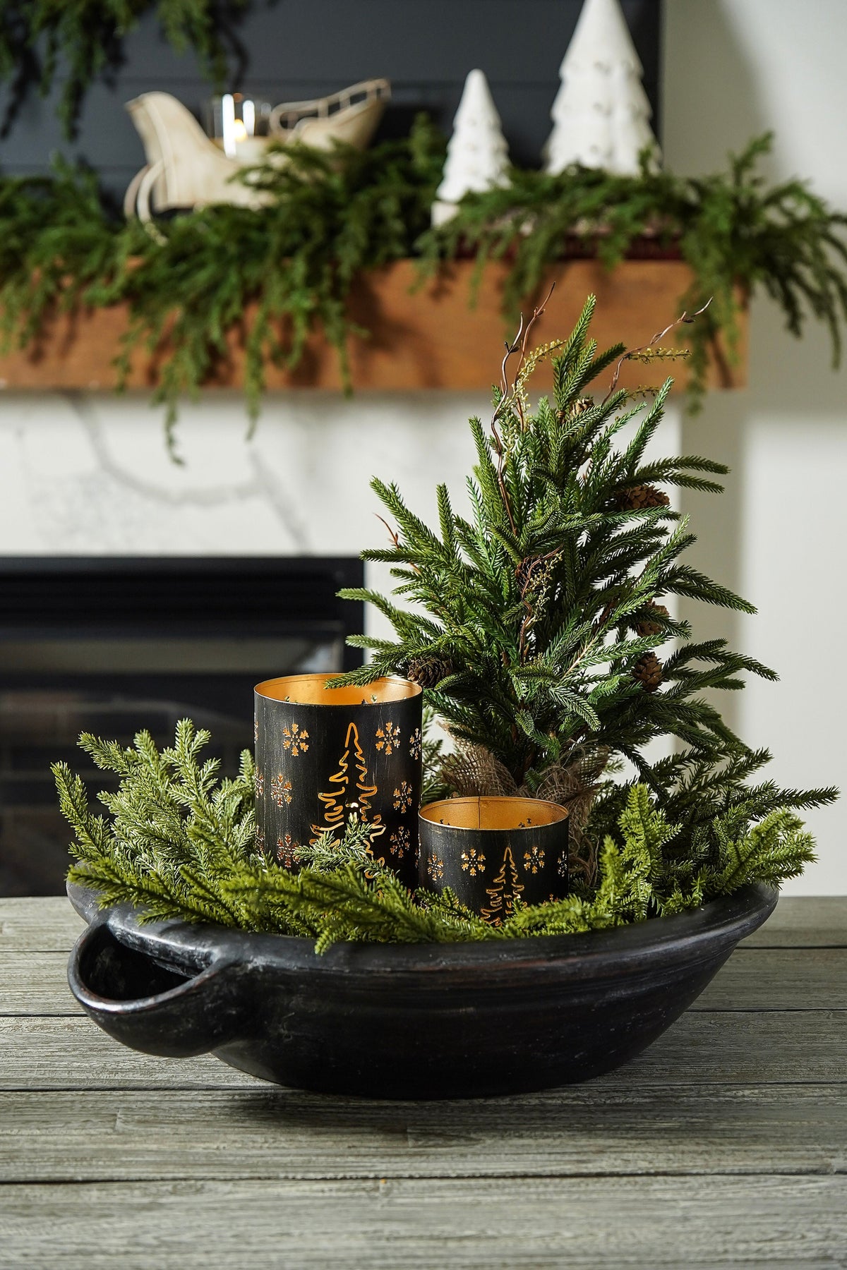 Real-Touch Pine Tree with Pinecones - Stockhute