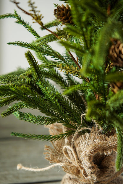 Real-Touch Pine Tree with Pinecones - Stockhute